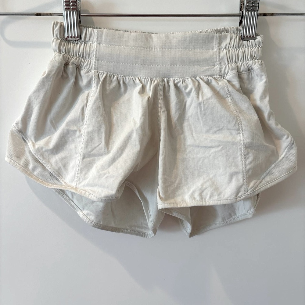 lululemon hotty hot shorts 2.5